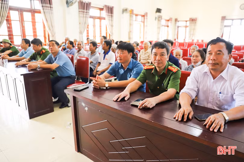 Doanh nghiệp ở Nghệ An hỗ trợ thiết bị chữa cháy cho hộ nghèo Hương Sơn