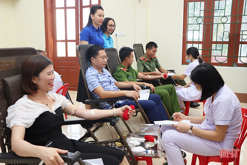 Cẩm Xuyên tiếp nhận 265 đơn vị máu