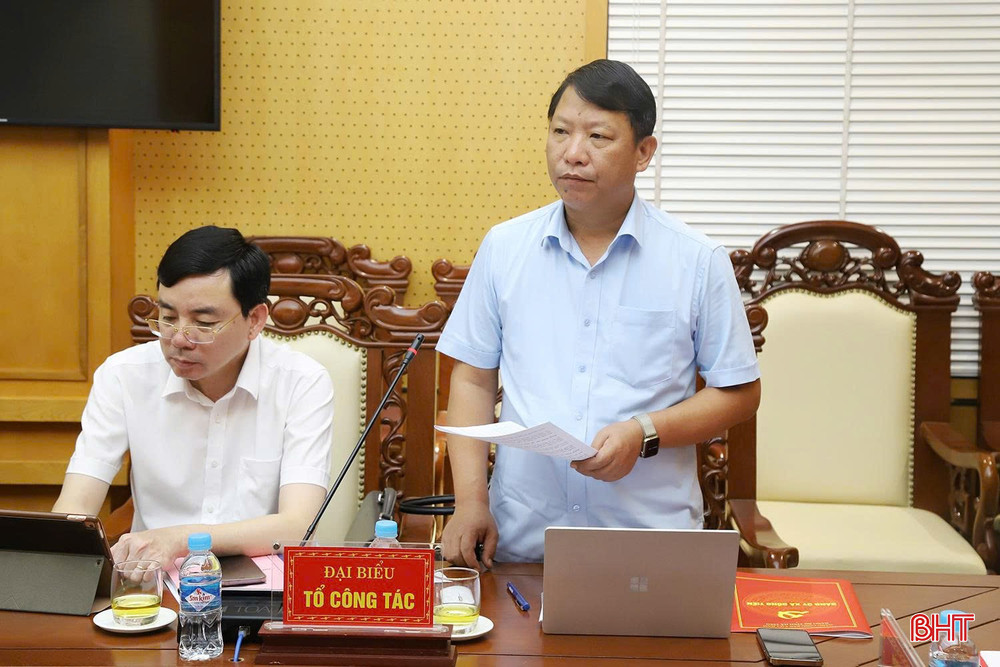 Phó Trưởng ban Thường trực Ban Tổ chức Tỉnh ủy Nguyễn Như Dũng tham gia ý kiến tại hội nghị. bqbht_br_z6827131137146-ee5bfbdfe765959fb2cbe5ac9341f4d9.jpg