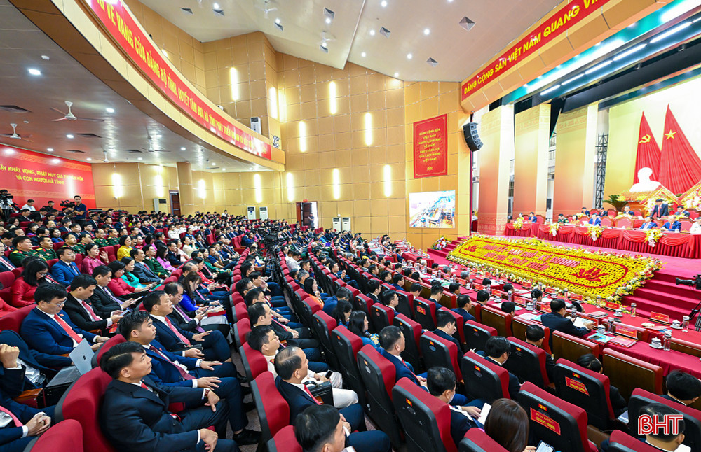 Toàn cảnh phiên khai mạc Đại hội đại biểu Đảng bộ tỉnh Hà Tĩnh khóa XX. bqbht_br_toan-canh-goc-rong.jpg