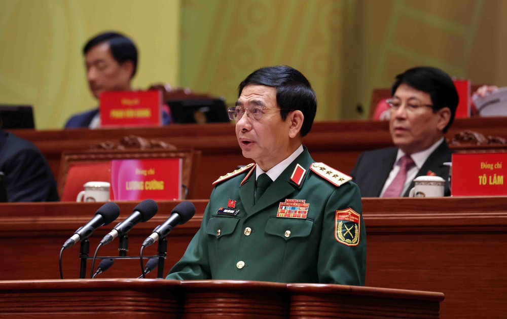 Đại tướng Phan Văn Giang, Ủy viên Bộ Chính trị, Phó Bí thư Quân ủy Trung ương, Bộ trưởng Bộ Quốc phòng, tham luận về vấn đề “Xây dựng Quân đội nhân dân cách mạng, chính quy, tinh nhuệ, hiện đại, làm nòng cốt xây dựng nền quốc phòng vững mạnh, hiện đại, gắn với nền an ninh nhân dân và thế trận lòng dân vững chắc”. Ảnh: TTXVN