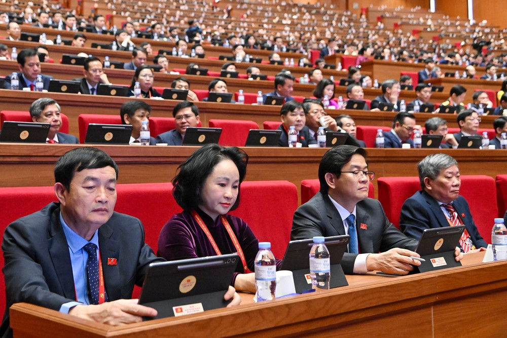 Các đại biểu dự phiên thảo luận tại hội trường về các Văn kiện Đại hội.