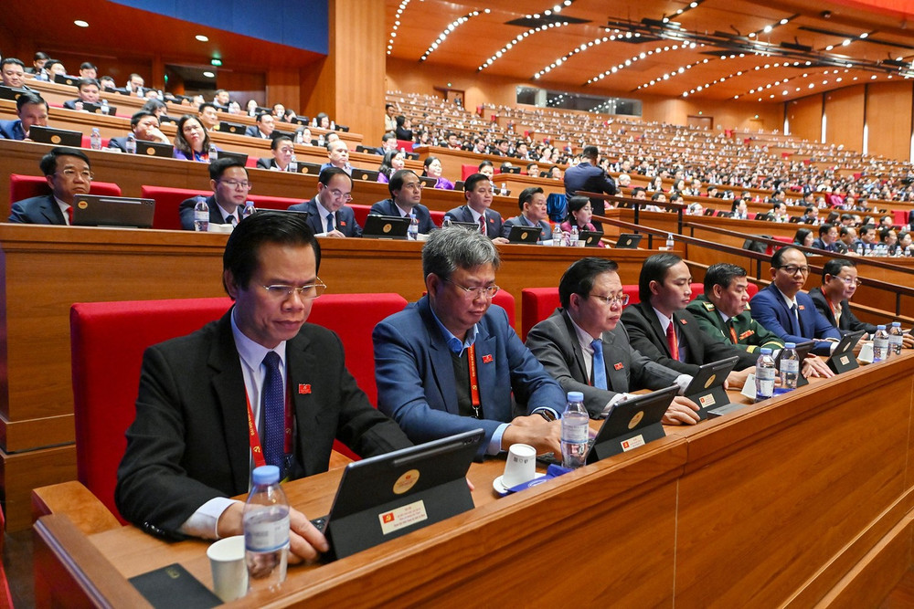 Các đại biểu dự phiên thảo luận tại hội trường về các Văn kiện Đại hội.