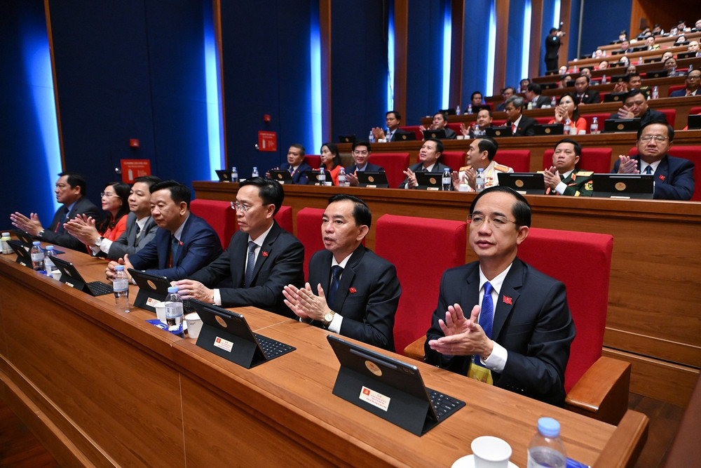 Các đại biểu dự phiên thảo luận ở hội trường chiều 21/1.