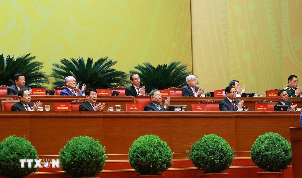 Đoàn Chủ tịch Đại hội tại phiên thảo luận, sáng 21/1. (Ảnh: TTXVN)