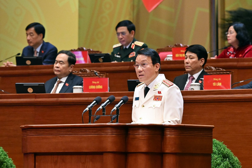 Đại tướng Lương Tam Quang, Ủy viên Bộ Chính trị, Bí thư Đảng ủy Công an Trung ương, Bộ trưởng Công an, tham luận về vấn đề: Công tác công an thực hiện 3 mục tiêu chiến lược của Đảng: Hòa bình, ổn định - phát triển chất lượng cao - hạnh phúc của Nhân dân.