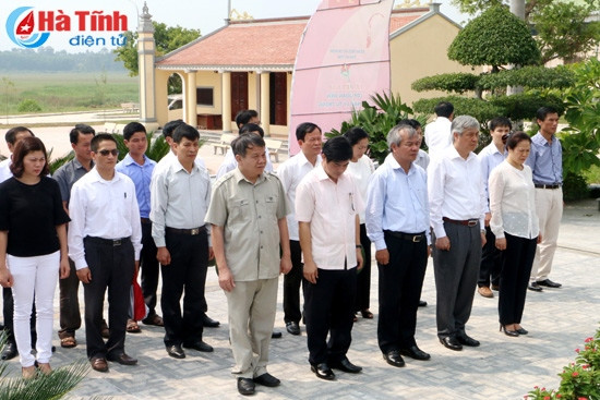 Đoàn cán bộ tỉnh Sơn La dâng hương các địa chỉ đỏ tại Hà Tĩnh ảnh 5