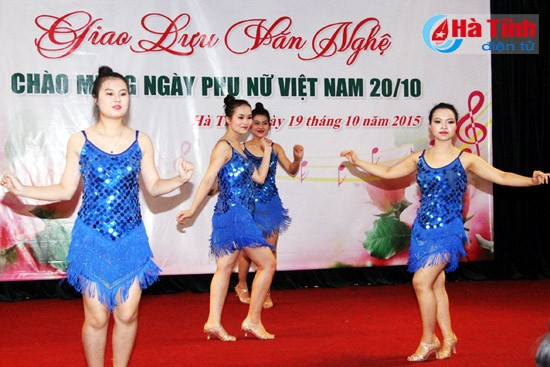 CLB Nhà báo nữ - Agribank Hà Tĩnh giao lưu văn nghệ mừng ngày 20/10 ảnh 7