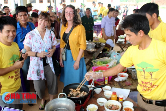 Thi “Vua đầu bếp nam” mừng ngày Phụ nữ Việt Nam ảnh 3