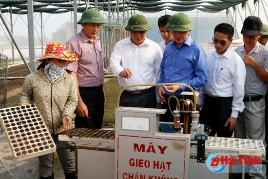 Đoàn cán bộ tỉnh Sơn La tham quan các mô hình kinh tế tại Hà Tĩnh ảnh 2