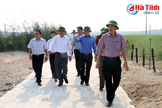 Đoàn cán bộ tỉnh Sơn La tham quan các mô hình kinh tế tại Hà Tĩnh ảnh 1