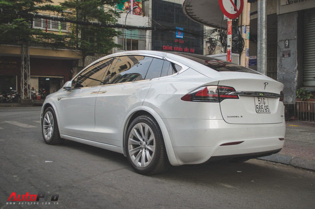 can canh chiec xe dien tesla model x p90d dau tien ve viet nam