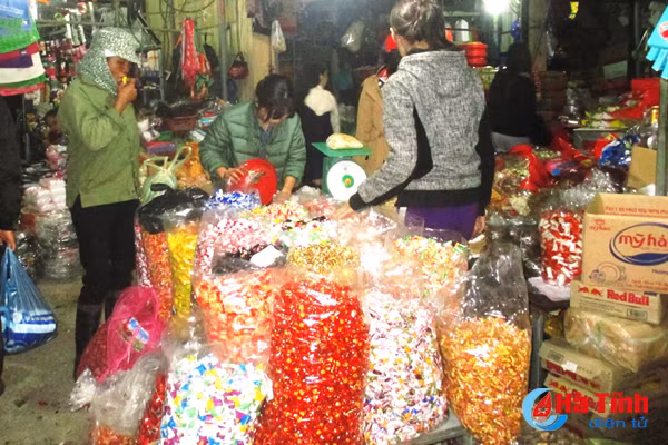 banh keo ba khong tran lan thi truong