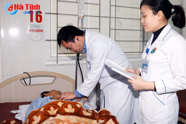 suyt mat mang do qua chen khi du dam cuoi