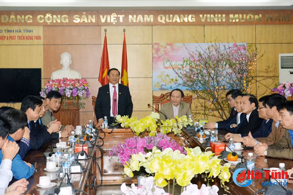 lanh dao tinh chuc tet giao nhiem vu cac don vi truc dem giao thua