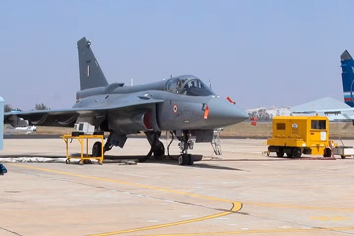 anh hoa luc dang gom cua may bay tiem kich da nhiem an do tejas