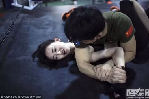 khi cac my nhan chiu bam dap de doi 