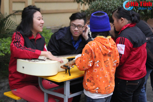 am ap vi tieng cuoi tuoi tho tai lang tre sos ha tinh