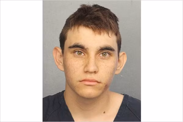 the gioi ngay qua nghi pham 19 tuoi thua nhan thuc hien vu xa sung truong hoc