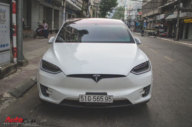 can canh chiec xe dien tesla model x p90d dau tien ve viet nam