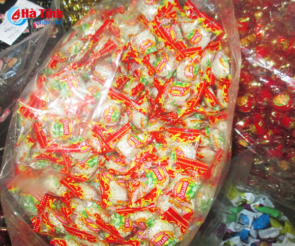 banh keo ba khong tran lan thi truong