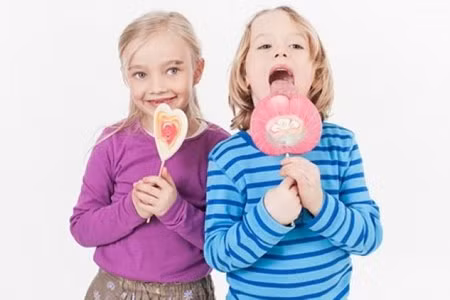 tac hai khi be an qua nhieu banh keo ngay tet