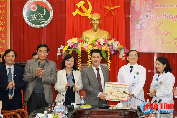 lanh dao tinh chuc tet giao nhiem vu cac don vi truc dem giao thua