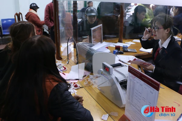 rong ran xep hang rut tien atm ngay can tet