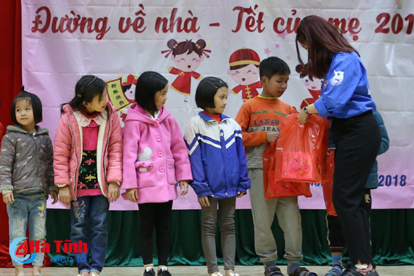 mang tet yeu thuong ve vung kho khan