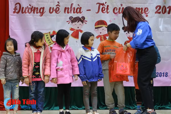 mang tet yeu thuong ve vung kho khan