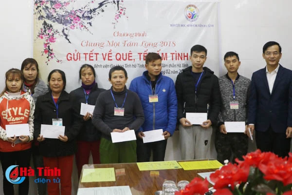 hon 100 trieu dong trao cac benh nhan ngheo kho khan