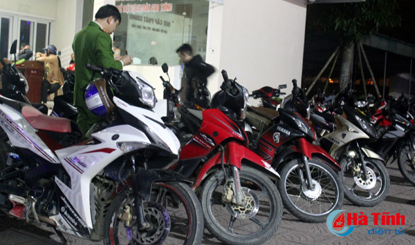 cong an thach ha xu ly hang chuc thanh nien vi pham atgt