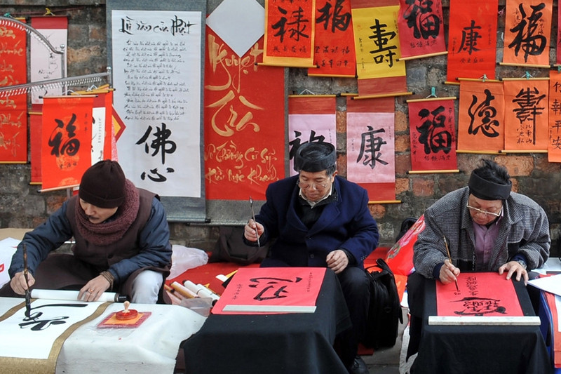 Xin chữ đầu năm là một nét văn hóa thú vị của người Việt. Ảnh: Hoàng Hà. xuat hanh dau nam va nhung tuc le khong the thieu trong dip tet