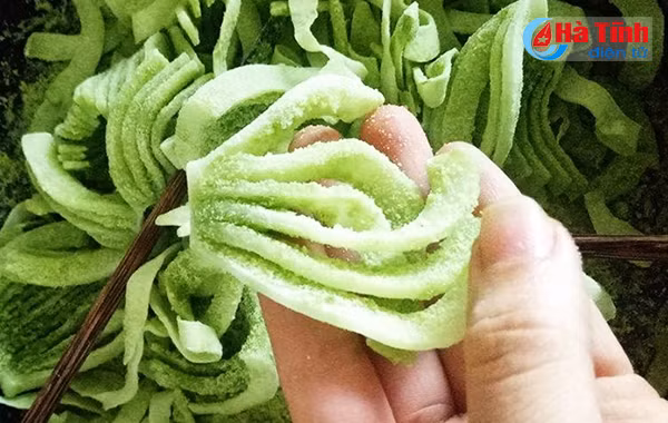 9x ha tinh chia se cach lam mut dua hoa cuc tuyet dep don tet