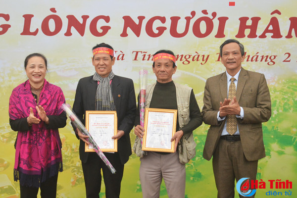 ha tinh trien lam cuoc thi anh bong da viet nam trong long nguoi ham mo