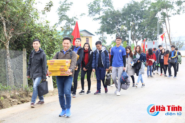 mang tet yeu thuong ve vung kho khan