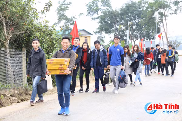 mang tet yeu thuong ve vung kho khan