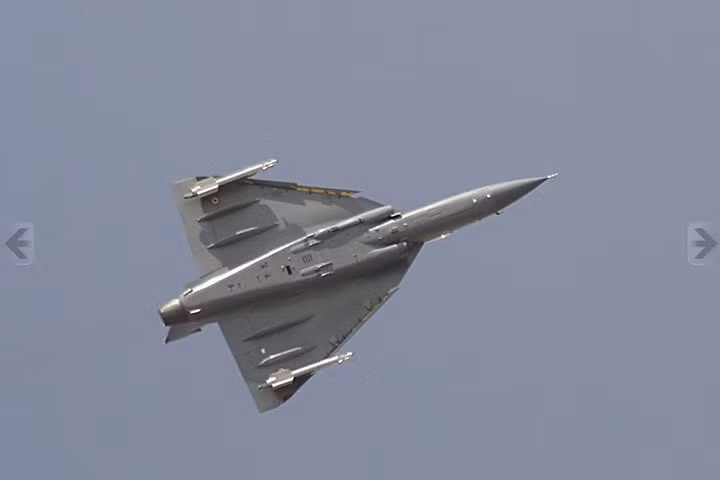 anh hoa luc dang gom cua may bay tiem kich da nhiem an do tejas