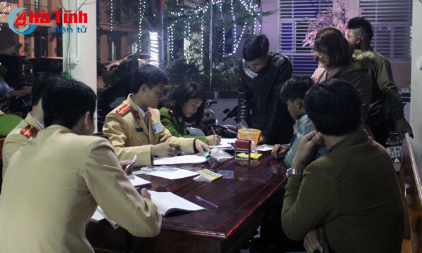 cong an thach ha xu ly hang chuc thanh nien vi pham atgt