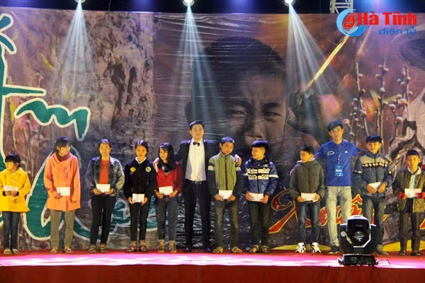 cam dong dem nhac tu thien tet am mien que xuan