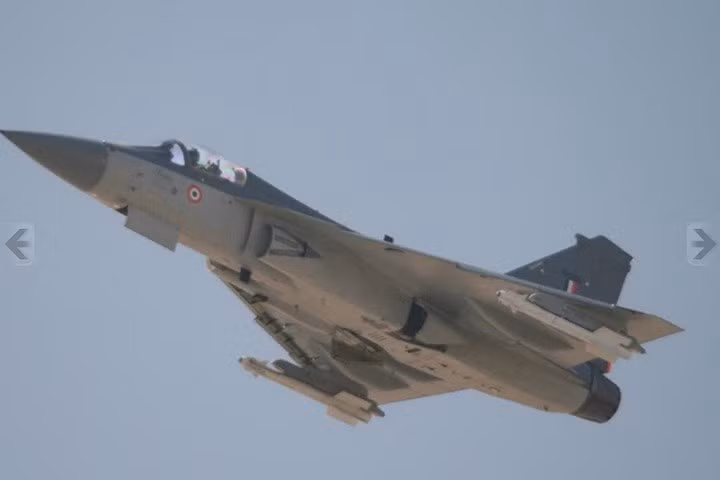 anh hoa luc dang gom cua may bay tiem kich da nhiem an do tejas