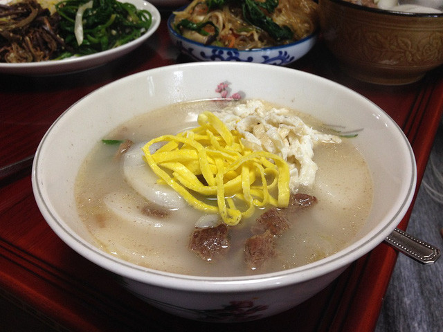 nguoi chau a thuong an gi cho may man vao dip dau nam