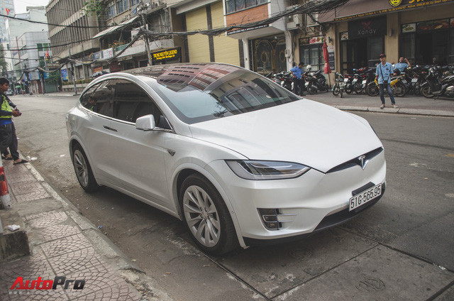 can canh chiec xe dien tesla model x p90d dau tien ve viet nam