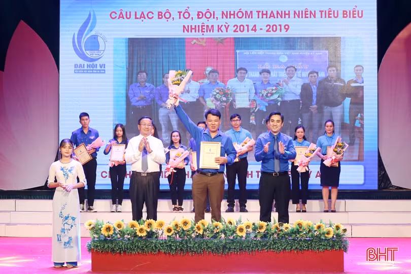 Hà Tĩnh vinh danh câu lạc bộ tiêu biểu và thanh niên tiên tiến làm theo lời Bác