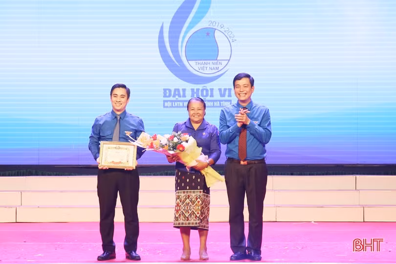 Hà Tĩnh vinh danh câu lạc bộ tiêu biểu và thanh niên tiên tiến làm theo lời Bác