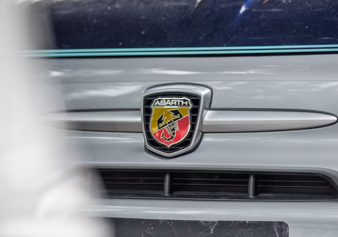 “Mui trần tí hon” Fiat 500 giá gần 3 tỷ tại Việt Nam