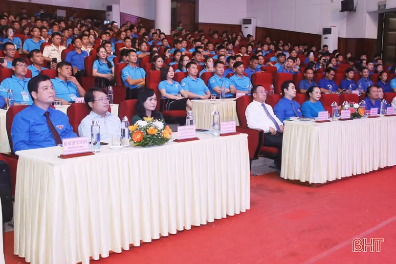 Hà Tĩnh vinh danh câu lạc bộ tiêu biểu và thanh niên tiên tiến làm theo lời Bác