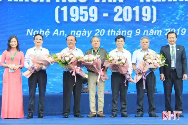 Khoa Ngữ văn - ĐH Vinh đóng góp quan trọng vào sự nghiệp GD&ĐT của đất nước