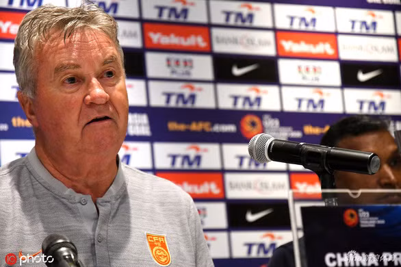 HLV Hiddink bị Trung Quốc sa thải sau trận thua “mất mặt” trước U22 Việt Nam