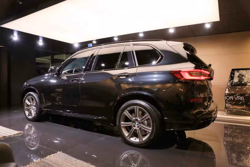 Cận cảnh SUV chống đạn BMW X5 Protection VR6 tại triển lãm Frankfurt 2019